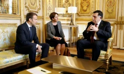 Emmanuel Macron reçoit le Premier ministre du gouvernement d'union nationale libyen Fayez al-Sarraj (d), le 29 mai 2018 à l'Elysée