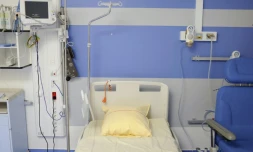 Inès, une adolescente de 14 ans atteinte d'une maladie neuromusculaire auto-immune, est décédée à l'hôpital de Nancy après l'arrêt des soins validé par la justice