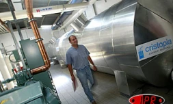 L'usine Edena (embouteillage d'eau minérale) à la Possession