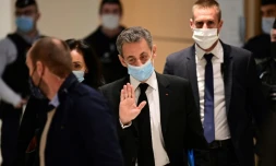 L'ancien prĂ©sident de la RĂ©publique Nicolas Sarkozy arrive au tribunal oĂč il est jugĂ© pour des accusations de corruption, Ă Paris le 7 dĂ©cembre 2020