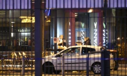 Des policiers sur les lieux de l'attentat aux abords du stade de France à Saint-Denis, le 14 novembre 2015