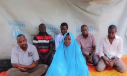 Capture d'écran d'une vidéo diffusée le 25 juillet 2019 par un groupe nigérian lié au groupe Etat Islamique montrant une femme affirmant être membre de l'ONG Action contre la Faim, et cinq de ses collègues