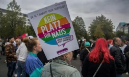 "Pas de place pour les nazis", clame une pancarte tenue par un manifestant à Chemnitz, dans l'est de l'Allemagne, le 1er septembre 2018