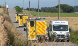 Des ambulances prÚs du site d'un déraillement de train, le 12 août 2020 à Stonehaven, dans le nord-est de l'Ecosse