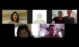 La famille éparpillée dans toute la France n'a jamais été aussi proche, via le téléphone, WhatsApp, Zoom, que pendant le confinement. L'arriÚre grand-mÚre Jacqueline Sebban parle à ses petites-filles et leurs maris, lors d'une visio réunion de famille, le 4 mai 2020