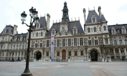 La maire PS de Paris, Anne Hidalgo, annonce qu'elle va ouvrir des mairies de la capitale aux SDF cet hiver, dont l'Hôtel de Ville, spécialement dédié à des femmes sans-abri