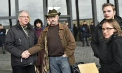 Sylvain Fresneau (c), l'un des derniers occupants historiques menacés d'expulsion, le 13 janvier 2016 au tribunal de Nantes