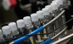 Production de flacons de gel hydroalcoolique le 4 mars 2020 à Plouedern