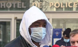 Photo extraite d'une vidéo montrant le producteur de musique Michel Zecler aprÚs son dépÎt de plainte à l'IGPN contre des policiers qui l'ont passé à tabac, le 26 novembre 2020 à Paris