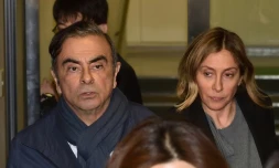 Carlos Ghosn (g) et sa femme Carole Ghosn à Tokyo le 3 avril 2019