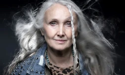 Caroline Ida Ours, blogueuse et mannequin française, lors d'une séance photo à Paris, le 24 juin 2021