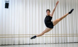 Le danseur Luca Abdel-Nour, le 3 mars 2021 Ă la Zurich Dance Academy, en Suisse