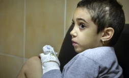 Noémi Bernardez, victime d'un cancer cérébral, est dans l'attente d'un traitement produit exclusivement par un laboratoire américain, le 23 octobre 2015 dans sa chambre d'hôpital à La Havane