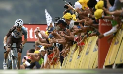Le Français Romain Bardet (AG2R La Mondiale) entre Pau et Peyragudes lors de la 12e étape du Tour de France, le 13 juillet 2017