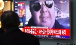 Le portrait de Kim Jong-Nam, le demi-Frère de Kim Jong-Un apparaît sur un écran de télévision, à Séoul le 14 février 2017