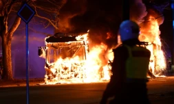 Un bus en feu à Malmö, en SuÚde, le 16 avril 2022