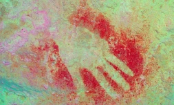 Silhouette d'une main datant d'il y a plusieurs dizaines de milliers d'années dans la petite grotte sinueuse de Maltravieso, à Caceres en Estrémadure, le 24 février 2017 publiée par le projet Handpas