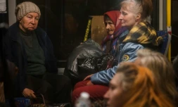 Des habitants de Marioupol (Ukraine) ont fui les combats, trouvant refuge à Zaporijjia, le 8 mai 2022 