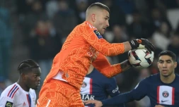 Le gardien de Lyon Anthony Lopes los du match contre le PSG, le 2 avril 2023 au Parc des Princes  