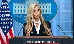 La nouvelle porte-parole de la Maison Blanche, Katie Zacharia, lors de son premier point presse dans la salle James Brady de la Maison Blanche, le 13 octobre 2026 Ă Washington