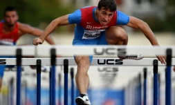 Le Russe Sergey Shubenkov en finale du 110 m haies lors du meeting "Stars de 2016", le 28 juillet 2016 à Moscou