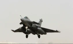 Photo fournie le 8 septembre 2015 par le service de presse de l'armée d'un Rafale au décollage d'une base dans le Golfe pour une mission de reconnaissance en Syrie