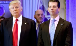 L'ancien président américain Donald Trump, à gauche, et son fils Donald Jr, le vice-président exécutif de la Trump Organization, à New York, en janvier 2017.