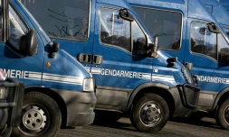 Une gendarme de 26 ans est décédée samedi soir aprÚs avoir été heurtée par un véhicule, à la suite d'un refus d'obtempérer pendant un contrÎle routier à Port-Sainte-Marie (Lot-et-Garonne)