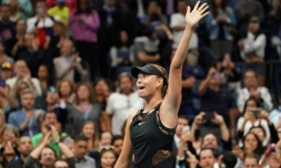 Maria Sharapova fête sa victoire sur Simona Halep à l'US Open à New York, le 28 août 2017