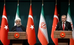 Les présidents iraniens Hassan Rohani (g) et turc Recep Tayyip Erdogan (d) durant leur conférence de presse commune au complexe présidentiel d'Ankara le 16 avril 2016