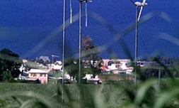 A la Réunion, l'eau et le vent peuvent être utilisées comme des énergies renouvelables susceptibles de limiter l'utilisation des centrales au fuel et au charbon.