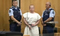 Brenton Tarrant, un extrémiste de droite qui a fait un carnage dans deux mosquées de Christchurch, comparaît au tribunal, le 16 mars 2019 en Nouvelle-Zélande