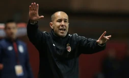 L'entraîneur de Monaco donne des instrucitons lors du match face à Lille en Coupe de France à Louis II, le 4 avril 2017