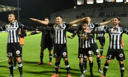 Les joueurs du SCO d'Angers, vainqueurs de Lille, le 28 novembre 2015 sur leur pelouse au stade Jean-Bouin