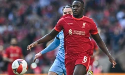 Le défenseur français Ibrahima Konaté contre Jack Grealish a marqué le premier but de Liverpool contre Manchester City à Wembley, le 16 avril 2022