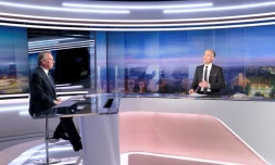 François Bayrou sur le plateau du JT de TF1, le 31 janvier 2017 à Boulogne-Billancourt près de Paris