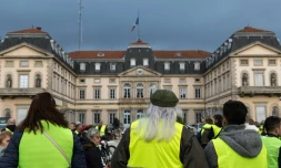 Des "gilets jaunes" devant la préfecture du Puy-de-Velay le 17 novembre 2018