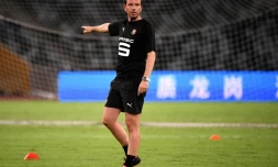 L'entraßneur de Rennes, Julien Stéphan, lors d'un entraßnement de l'équipe à Shenzhen en Chine, le 2 août 2019