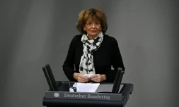 La vice-présidente du CongrÚs juif européen et du CongrÚs juif mondial, Charlotte Knobloch, s'exprime lors d'une cérémonie marquant le 76e anniversaire de la libération du camp d'Auschwitz de l'Allemagne nazie le 27 janvier 2021, au Bundestag (chambre basse du Parlement) à Berlin.