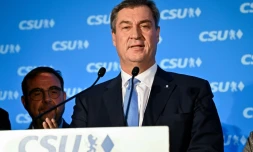 Le chef du gouvernement de BaviÚre Markus Söder et candidat de la CSU aux élections régionales allemandes, fait une déclaration aprÚs les premiers résultats de sortie des urnes, le 8 octobre 2023 à Munich, dans le sud de l'Allemagne
