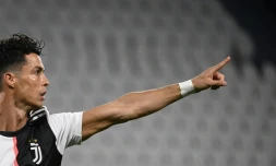 La star de la Juventus Cristiano Ronaldo aprĂšs son but contre la Lazio Rome le 20 juillet 2020 Ă Turin