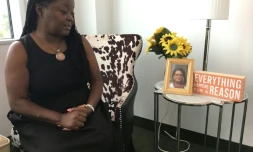 Dedra Spears Johnson, co-fondatrice de l'organisation Heart to Hand Inc. venant en aide aux femmes noires atteintes du VIH, à Largo, dans le Maryland, le 2 juin 2021