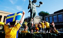 Les supporters suédois fêtent la qualification pour les 8e de finale du Mondial, le 27 juin 2018 à Stockholm