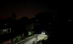Une rue de La Havane pendant la panne générale d'électricité à Cuba, le 14 mars 2025