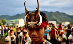 Un jeune prêtre aborigène de l'ethnie Bunun lors d'une fête de la chasse à Chishang, à Taïwan, le 1er mai 2021