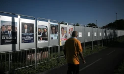 Affiches de campagne pour les élections législatives, le 25 juin 2024 à Parempuyre, en banlieue de Bordeaux
