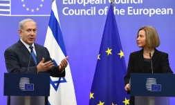 Le Premier ministre israélien Benjamin Netanyahu et la cheffe de la diplomatie européenne Federica Mogherini, lors d'une conférence de presse à Bruxelles, le 11 décembre  2017