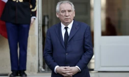 Le Premier ministre François Bayrou observe une minute de silence pour les victimes du cyclone Chido qui a frappé l'archipel de Mayotte, à l'hôtel Matignon à Paris, le 23 décembre 2024