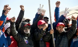 Les travailleurs en grève de la mine d'Escondida, le 16 février 2017 à Antofagasta, au Chili