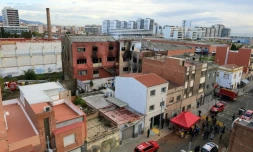 Un entrepĂŽt oĂč habitaient prĂšs de 200 migrants et qui a pris feu, faisant au moins trois morts, Ă Badalona le 10 dĂ©cembre 2020